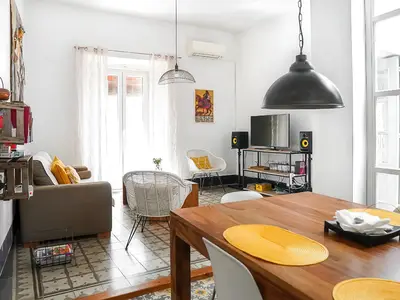 Das Wohnzimmer mit Soundsystem im 1. OG