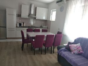 Ferienwohnung für 8 Personen (80 m²) in Šibenik