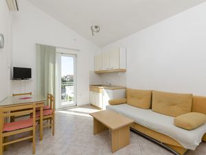 23940486-Ferienwohnung-2-Sibenik-Brodarica-300x225-1