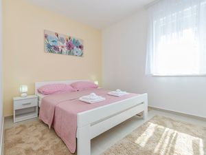 Ferienwohnung für 5 Personen (80 m²) in Sibenik-Brodarica