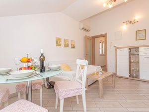 23756644-Ferienwohnung-4-Sibenik-Brodarica-300x225-1