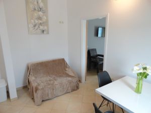 18321550-Ferienwohnung-3-Sibenik-Brodarica-300x225-2