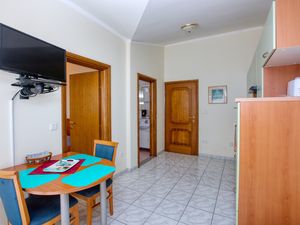 19398552-Ferienwohnung-2-Sibenik-Brodarica-300x225-2