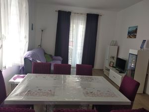 23917198-Ferienwohnung-6-Sibenik-Brodarica-300x225-1