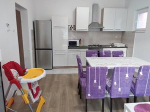 23917198-Ferienwohnung-6-Sibenik-Brodarica-300x225-3