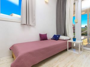 23961291-Ferienwohnung-3-Sibenik-Brodarica-300x225-2