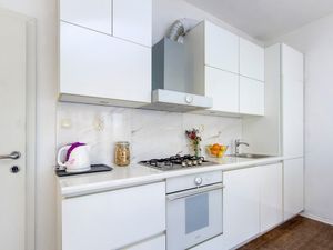 23961304-Ferienwohnung-3-Sibenik-Brodarica-300x225-5