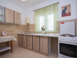 23928710-Ferienwohnung-10-Sibenik-Brodarica-300x225-5