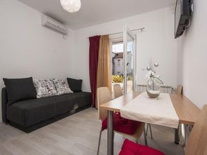 23928989-Ferienwohnung-4-Sibenik-Brodarica-300x225-1