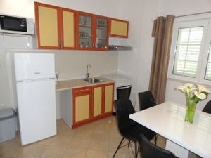 23927614-Ferienwohnung-3-Sibenik-Brodarica-300x225-3