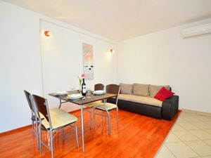 23844977-Ferienwohnung-4-Sibenik-Brodarica-300x225-2