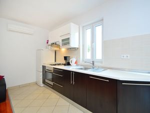 23844977-Ferienwohnung-4-Sibenik-Brodarica-300x225-3