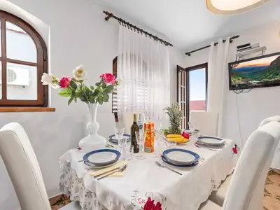 DiningRoom