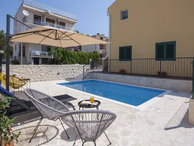 PoolOfHouse