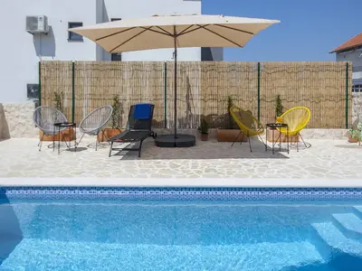 PoolOfHouse