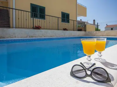 PoolOfHouse
