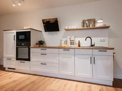 Wohn- und Essbereich mit Küchenzeile