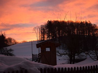 Blick vom Stall auf Spielplatz