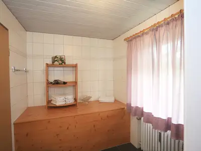 Ablage- und Wickeltisch