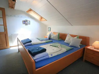 Schlafzimmer 1
