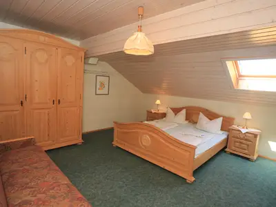 Schlafzimmer 1