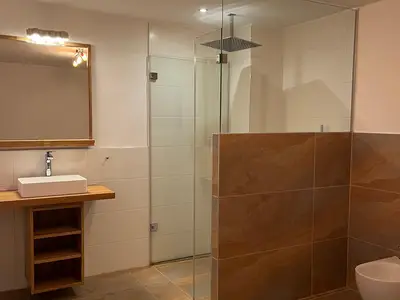 Badezimmer -rollstuhlgerecht