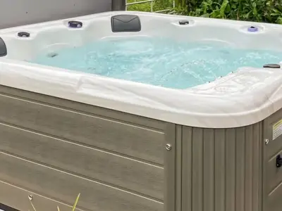 NEU ab April/Mai-> WHIRLPOOL mit Massagedüsen, LED Beleuchtung