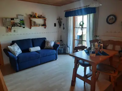 Wohnraum mit Blick ins Grüne