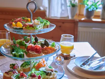 rosenbluete_esstischgedecktertisch