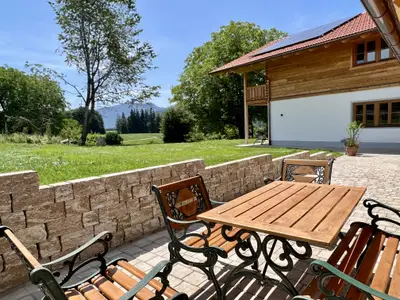 Sonne, Ruhe und Bergblick von der Terrasse aus
