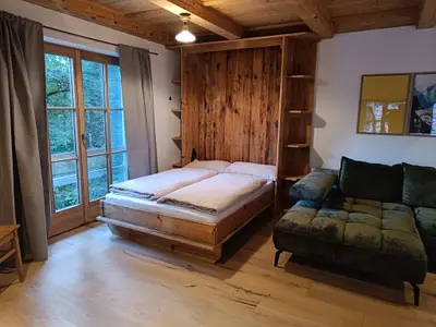 Schrankbett im Wohnzimmer