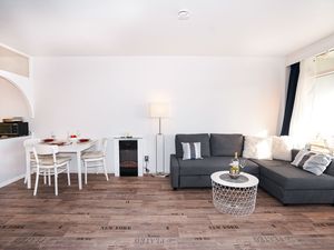 23887010-Ferienwohnung-4-Sierksdorf-300x225-2