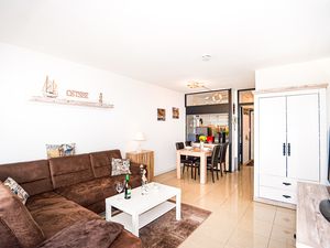 24044797-Ferienwohnung-4-Sierksdorf-300x225-3