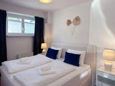 Ansicht Schlafzimmer mit Doppelbett