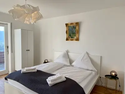 Schlafzimmer 1