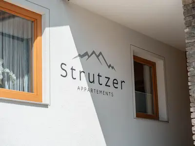 Strutzer_202506_aussen_LQ-3