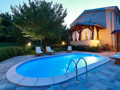 PoolOfHouse