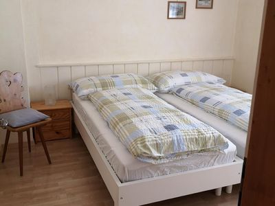1 Schlafzimmer mit zwei Einzelbetten(90x200)