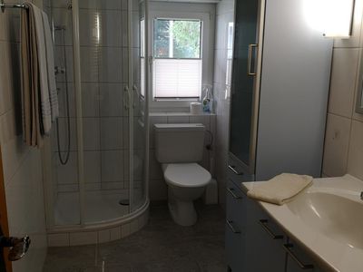 modernes Badzimmer mit Dusche