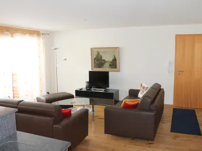 Wohnzimmer mit Ledersofa