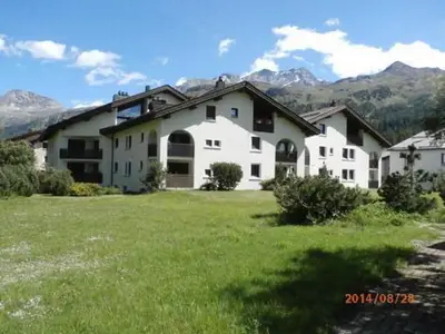 Aussenansicht SommerAnsicht des Hauses mit dem Balkon