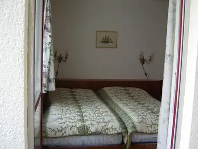 Schlafzimmer 1