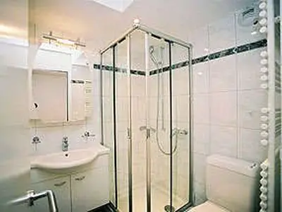 Dusche, WC.