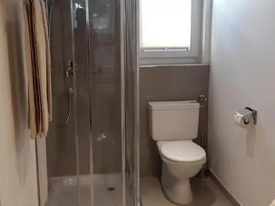 modernes neues Badezimmer