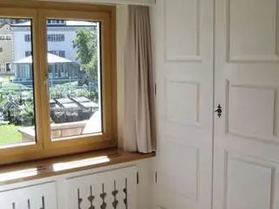 2 Schlafzimmer mit zwei Einzelbetten(90x200) Wandschränke