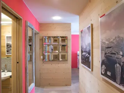 Eingangsbereich mit WC auf der linken Seite 