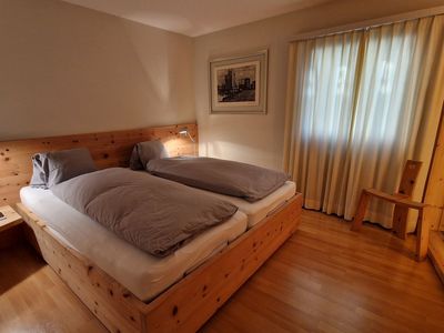 Schlafzimmer in Arvenholz