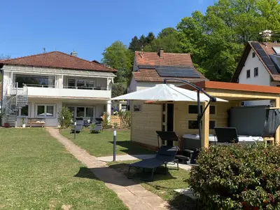 Garten mit Sauna und Aussenansicht