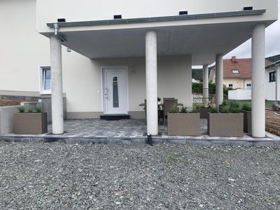 Große überdachte Terrasse