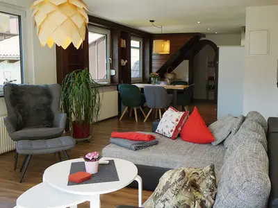 Offener Wohn-Essbereich mit Küchenzeile